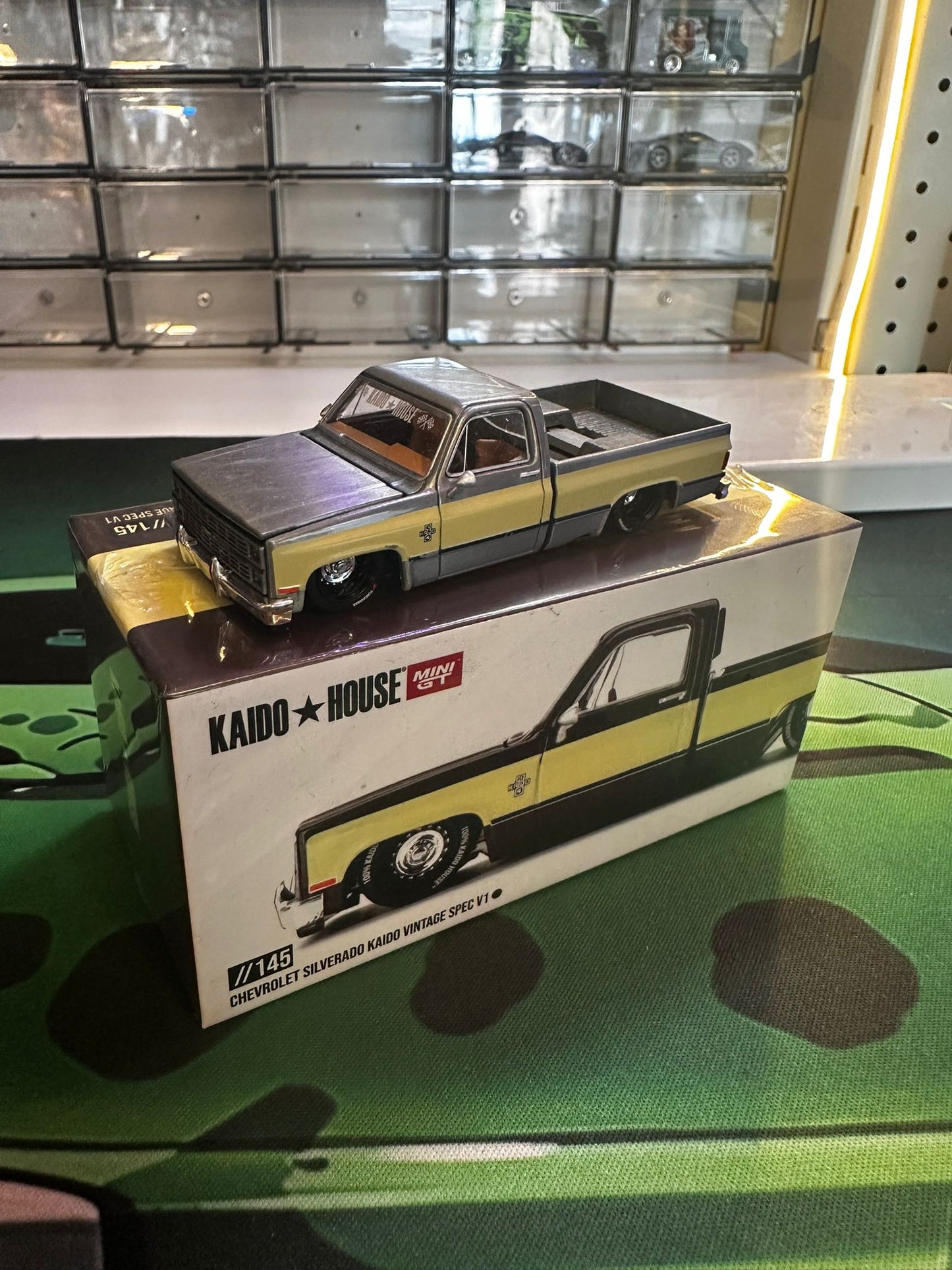 CHASE - Kaido House x MiniGT - Chevrolet Silverado Kaido Vintage Spec V1
