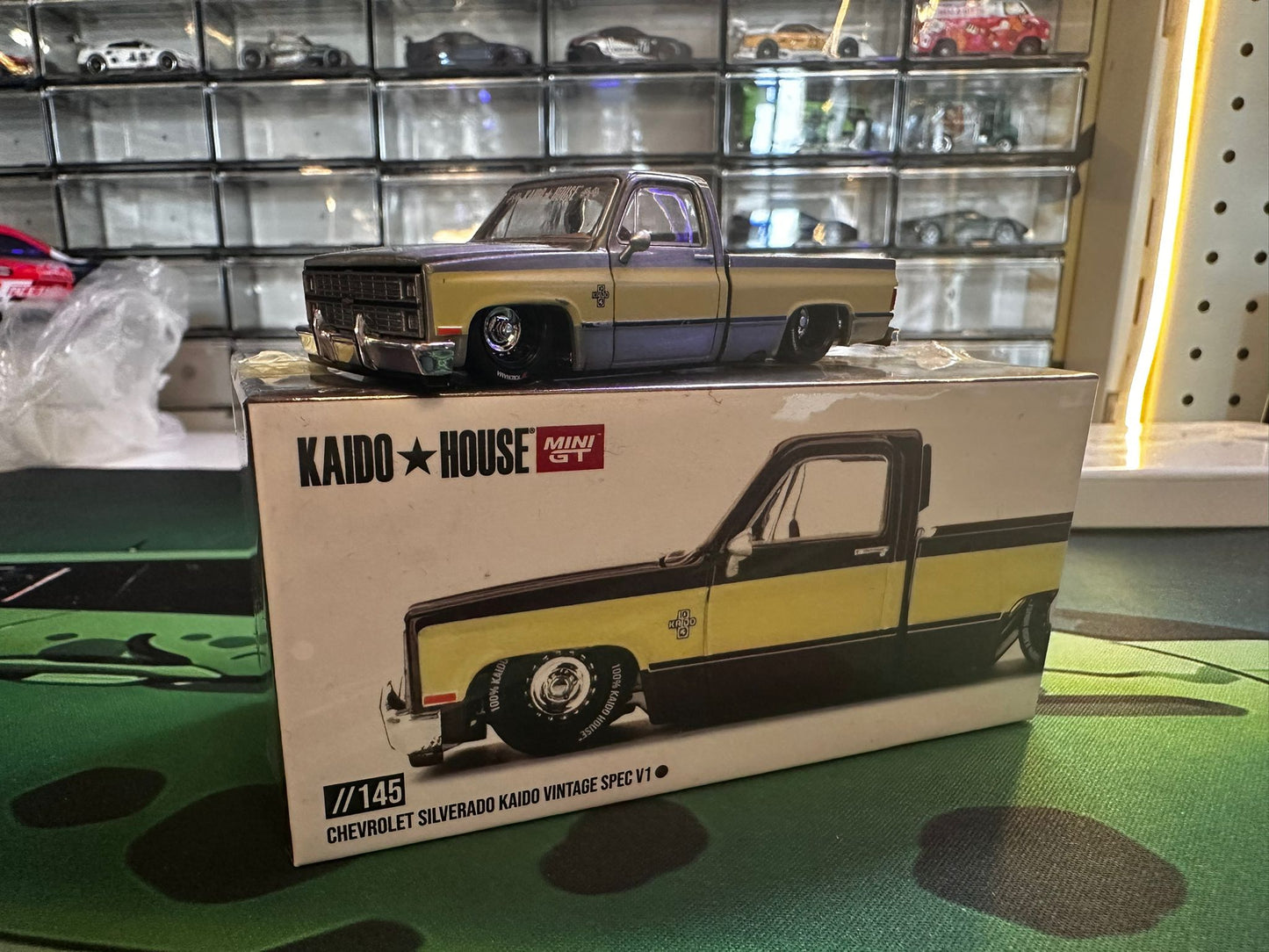 CHASE - Kaido House x MiniGT - Chevrolet Silverado Kaido Vintage Spec V1