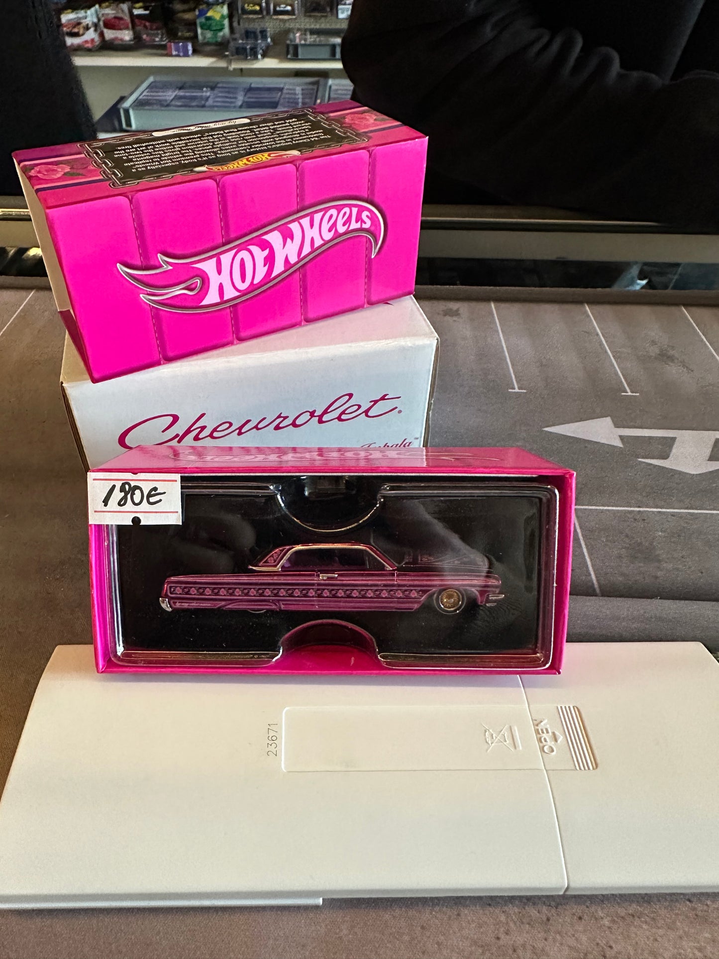 HotWheels RLC Exclusive – 1964 Chevrolet Impala Pink Spectraflame