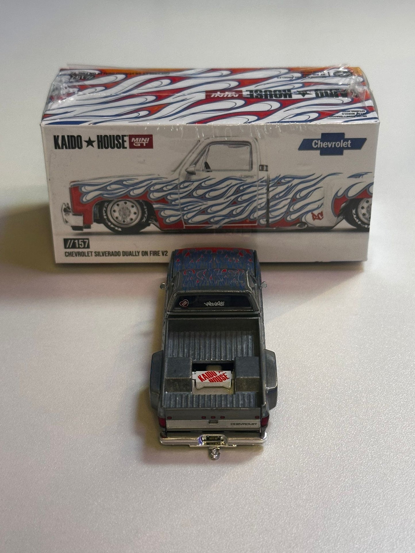 CHASE - Kaido House x MiniGT - Chevrolet Silverado Dually On Fire V2
