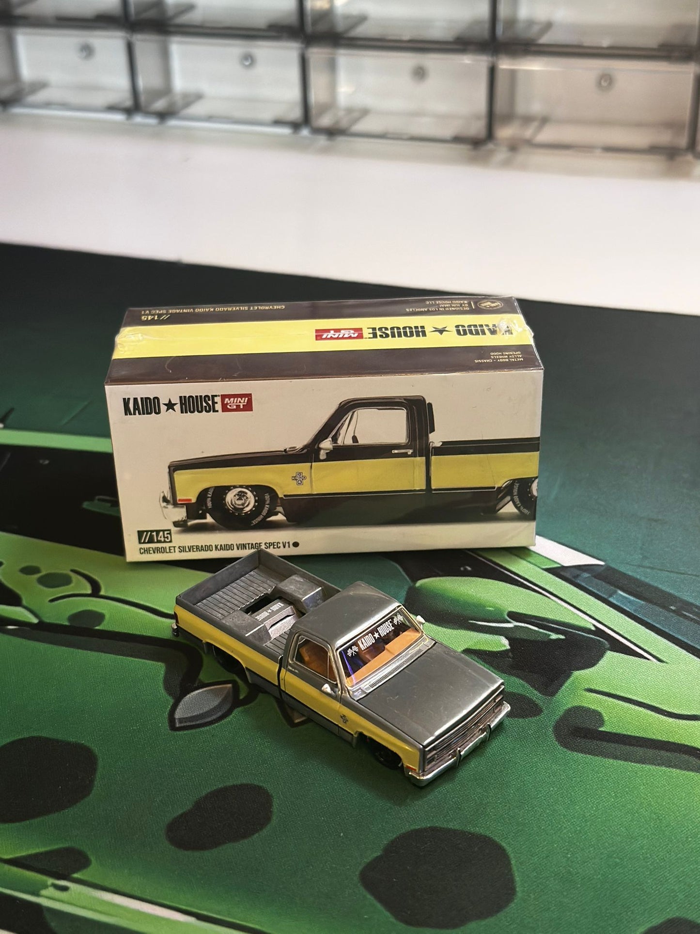 CHASE - Kaido House x MiniGT - Chevrolet Silverado Kaido Vintage Spec V1