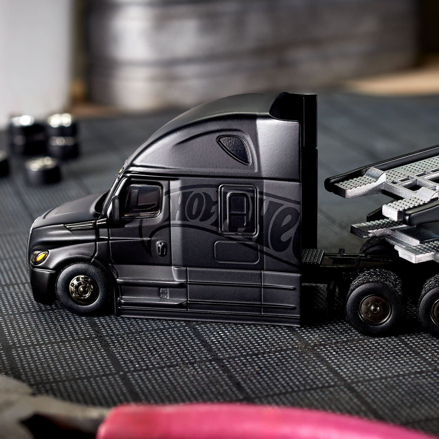 Hot Wheels Freightliner Cascadia Black
